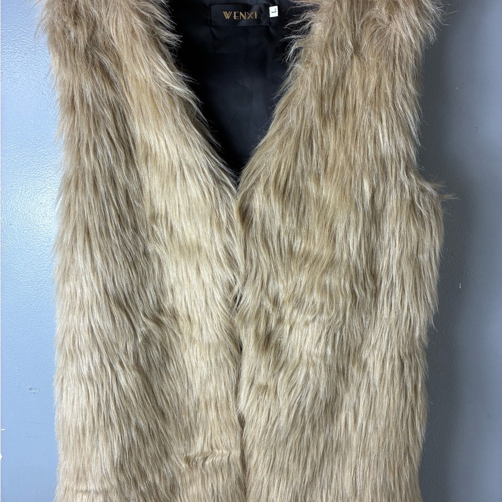 WENXI Luxurious Faux Fur Vest in Tan and Black